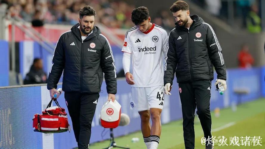 图片报：法兰克福队医私下为对手球员治疗，现已